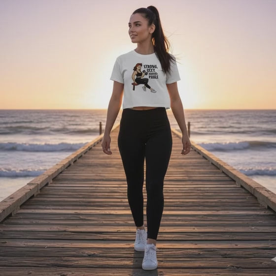 Crop Top Fitness para Mujer - Camiseta Corta Retro         "Strong, Sexy, Unstoppable"