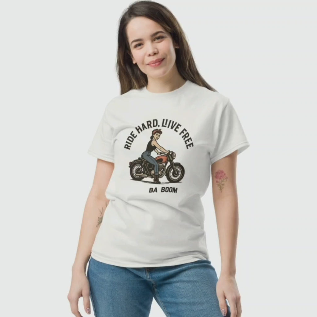 Camiseta Motera para Mujer - Diseño Vintage Pin Up            "Ride Hard Live Free"