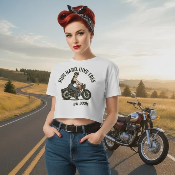 Crop Top Motera para Mujer - Camiseta Corta Retro Pin Up "Ride Hard Live Free"